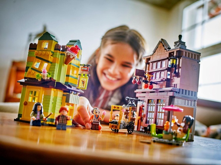 Klocki LEGO Harry Potter™ 76452 Markowy sprzęt do quidditcha™ i lodziarnia