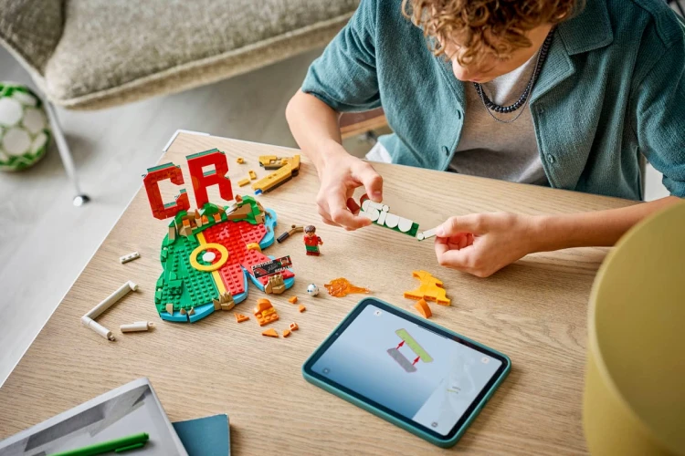 Klocki LEGO Editions 43012 Cristiano Ronaldo — piłkarskie momenty