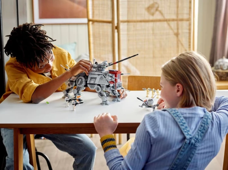 Klocki LEGO Star Wars 75337 Maszyna krocząca AT-TE™