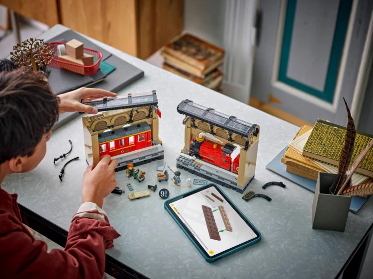 Klocki LEGO Harry Potter 76450 Book nook: Ekspres do Hogwartu™