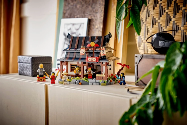 Klocki LEGO NINJAGO 71858 Kuźnia Cztery Bronie — 15-lecie