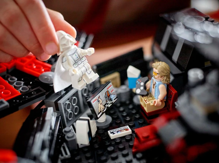 Klocki LEGO Star Wars 75389 Mroczny Sokół Millennium