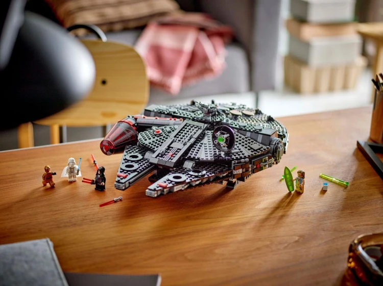 Klocki LEGO Star Wars 75389 Mroczny Sokół Millennium