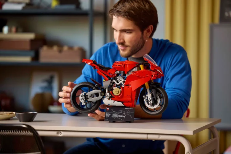LEGO Technic 42202 Motocykl Ducati Panigale V4 S