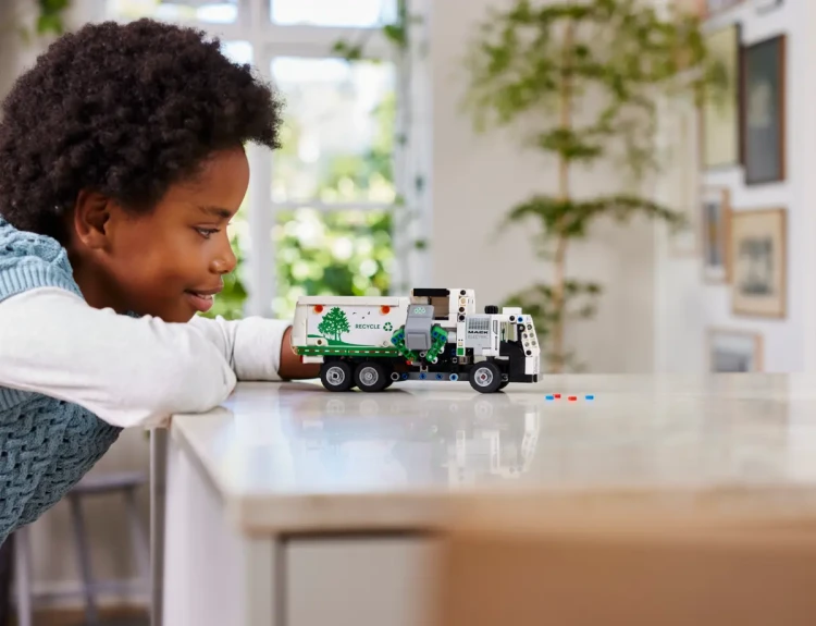 LEGO Technic 42167 - Śmieciarka Mack LR Electric