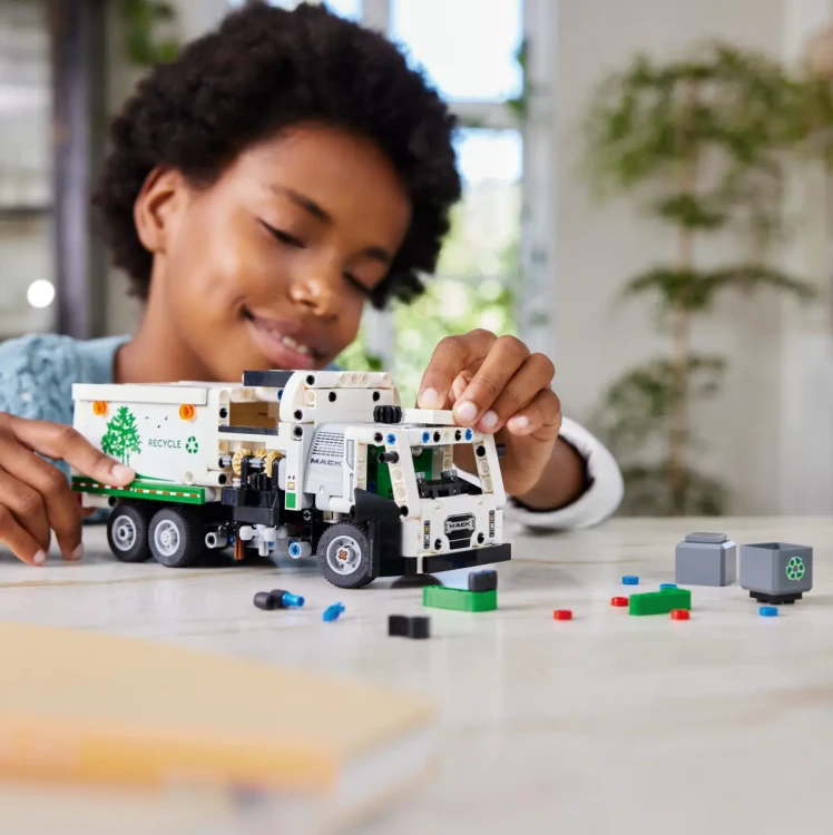 LEGO Technic 42167 - Śmieciarka Mack LR Electric