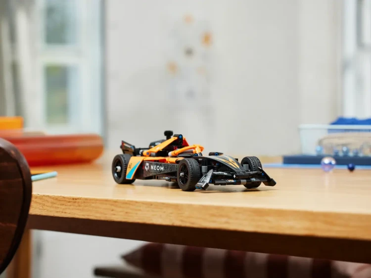Klocki LEGO Technic 42169 NEOM McLaren Formula E Race Car