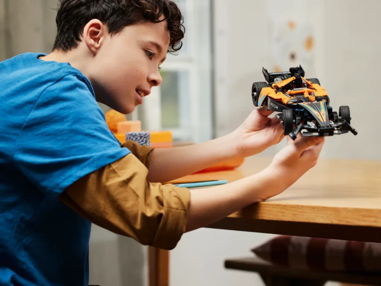 Klocki LEGO Technic 42169 NEOM McLaren Formula E Race Car