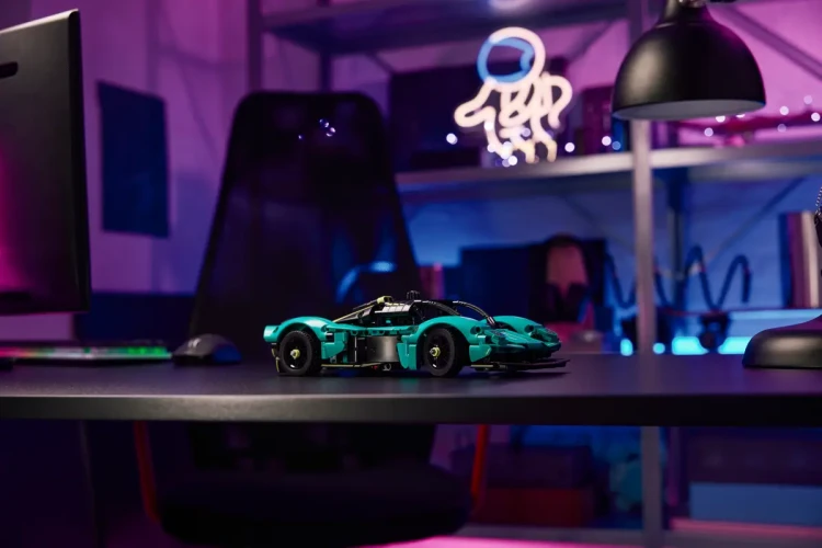 Klocki LEGO Technic 42208 Aston Martin Valkyrie