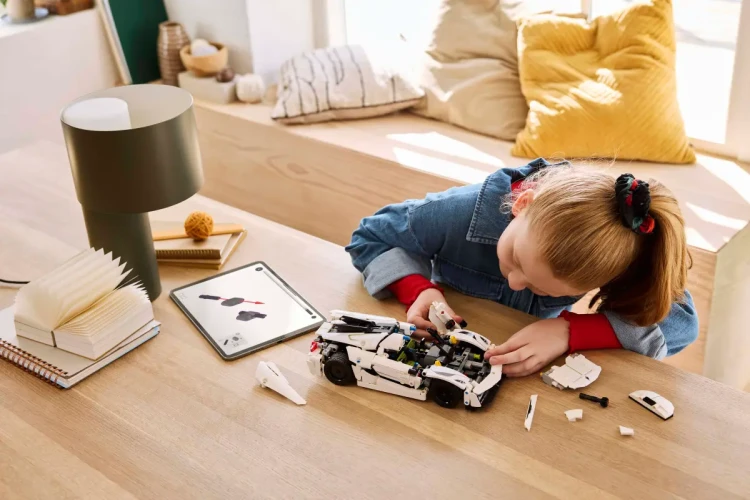 Klocki LEGO Technic 42184 - Biały hipersamochód Koenigsegg Jesko Absolut