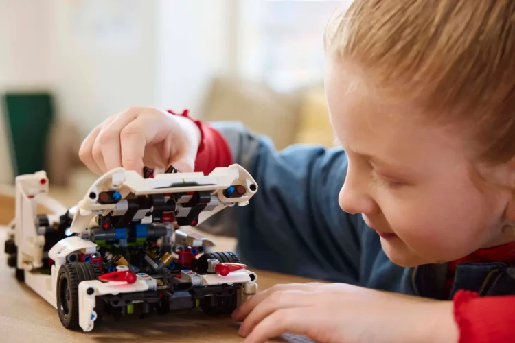 Klocki LEGO Technic 42184 - Biały hipersamochód Koenigsegg Jesko Absolut