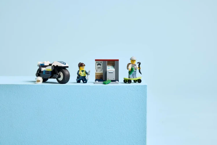 Klocki LEGO City 60455 Pościg na motocyklu policyjnym