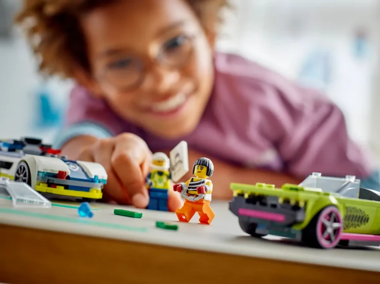 Klocki LEGO City 60415 Pościg radiowozu za muscle carem