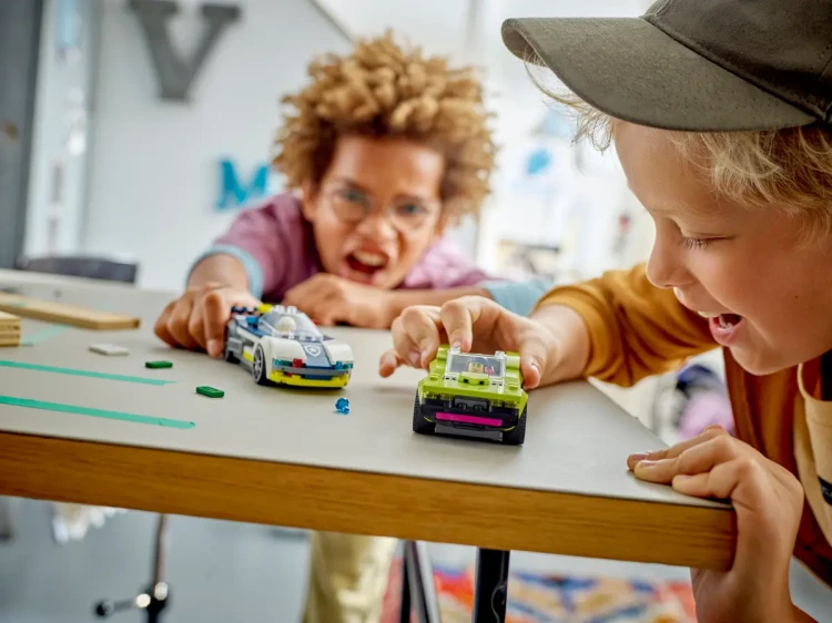 Klocki LEGO City 60415 Pościg radiowozu za muscle carem