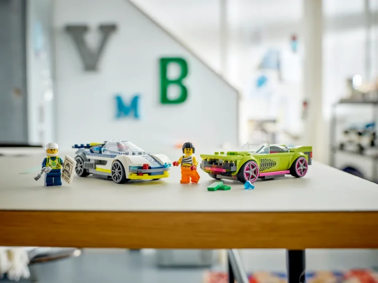 Klocki LEGO City 60415 Pościg radiowozu za muscle carem