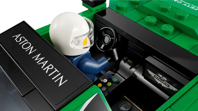 Klocki LEGO Speed Champions 76925 Samochód bezpieczeństwa Aston Martin i AMR23