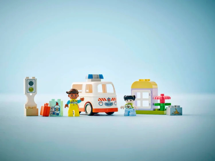 Klocki LEGO Duplo 10447 Karetka z kierowcą