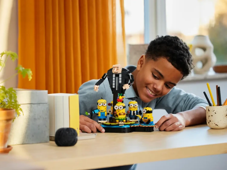 Klocki LEGO Despicable Me 4 75582 Gru i minionki z klocków