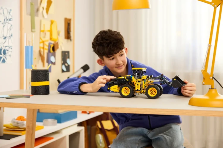 Klocki LEGO Technic 42209 Ładowarka kołowa Volvo L120 Electric
