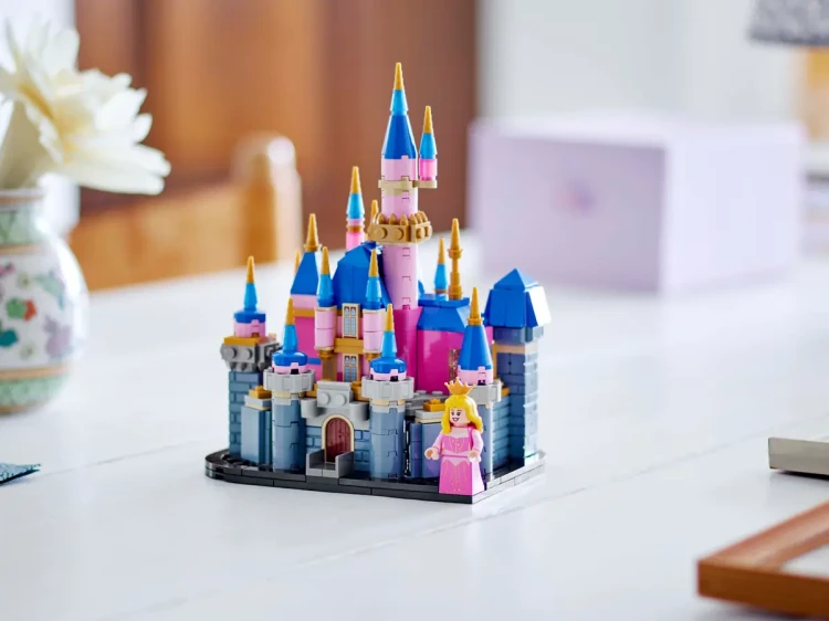 Klocki LEGO Disney 40720 Mały zamek Śpiącej Królewny Disneya