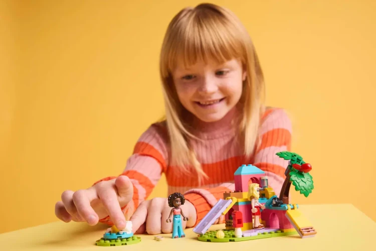 Klocki LEGO Friends 42640 Plac zabaw dla świnek morskich