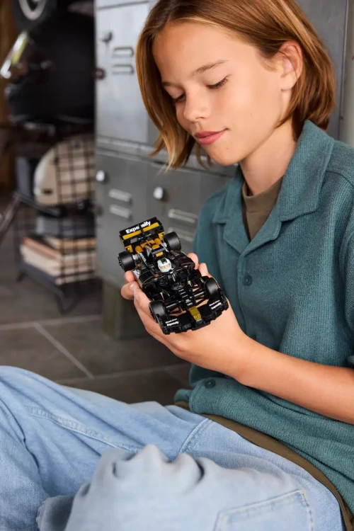 Klocki LEGO Speed Champions 77252 F1®: film — APXGP Team Race Car