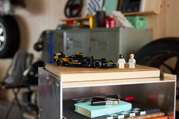 Klocki LEGO Speed Champions 77252 F1®: film — APXGP Team Race Car