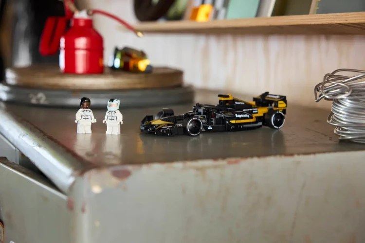 Klocki LEGO Speed Champions 77252 F1®: film — APXGP Team Race Car