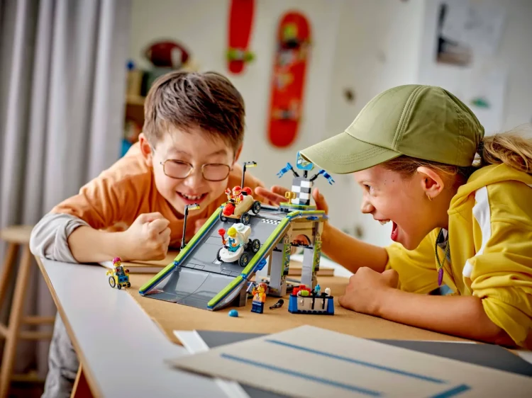 Klocki LEGO CITY 60460 Bez granic: tor z rampami dla wyścigówek