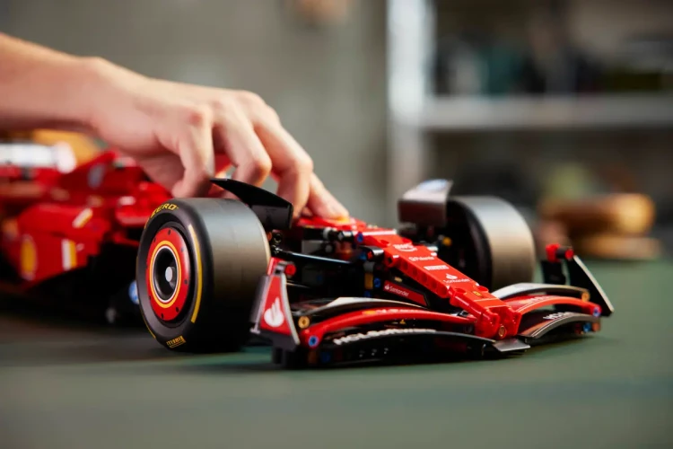 Klocki LEGO Technic 42207 Bolid F1 Ferrari SF-24