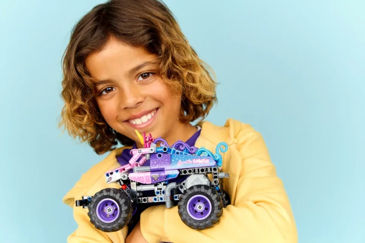 Klocki LEGO Technic  42220 Monster Jam™ Sparkle Smash™ z napędem typu pull-back