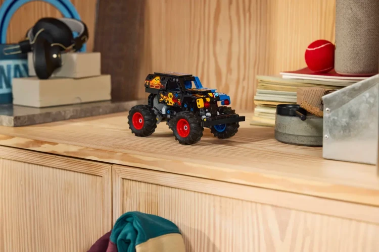 Klocki LEGO Technic  42219 Monster Jam™ Grave Digger™ Ogień i lód