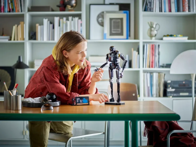 Klocki LEGO Star Wars 75434 Droid strażniczy K-2SO™