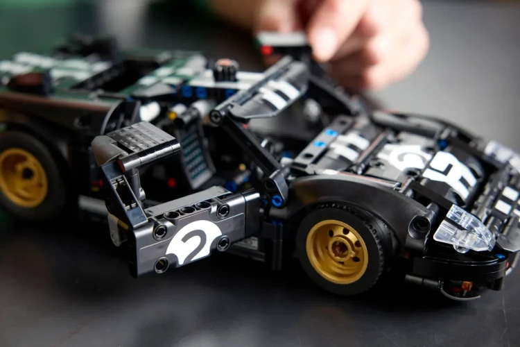 Klocki LEGO Technic 42223 Samochód wyścigowy 1966 Ford GT40 MKII
