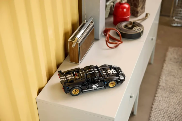 Klocki LEGO Technic 42223 Samochód wyścigowy 1966 Ford GT40 MKII