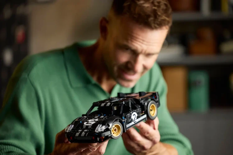 Klocki LEGO Technic 42223 Samochód wyścigowy 1966 Ford GT40 MKII