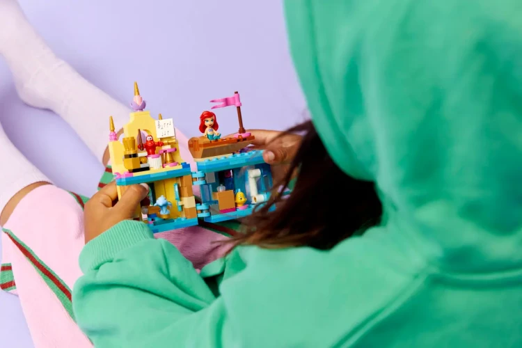 Klocki LEGO Disney 43285 Magiczny minipałac Arielki
