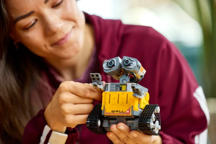 Klocki LEGO Disney 43279 WALL-E i EWA