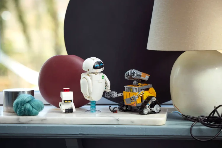 Klocki LEGO Disney 43279 WALL-E i EWA