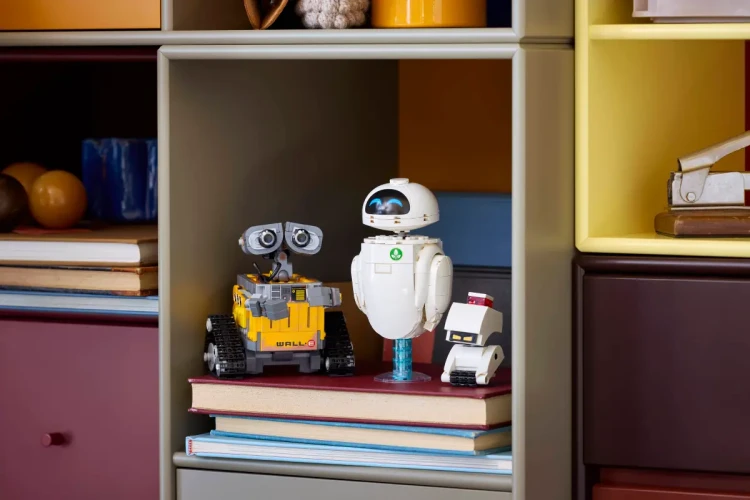 Klocki LEGO Disney 43279 WALL-E i EWA