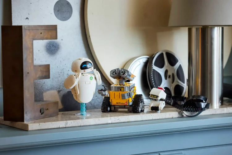 Klocki LEGO Disney 43279 WALL-E i EWA
