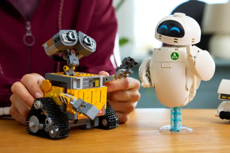Klocki LEGO Disney 43279 WALL-E i EWA