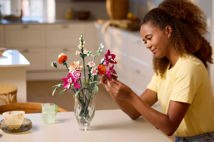 Klocki LEGO Botanical 10342 Piękny bukiet różowych kwiatów