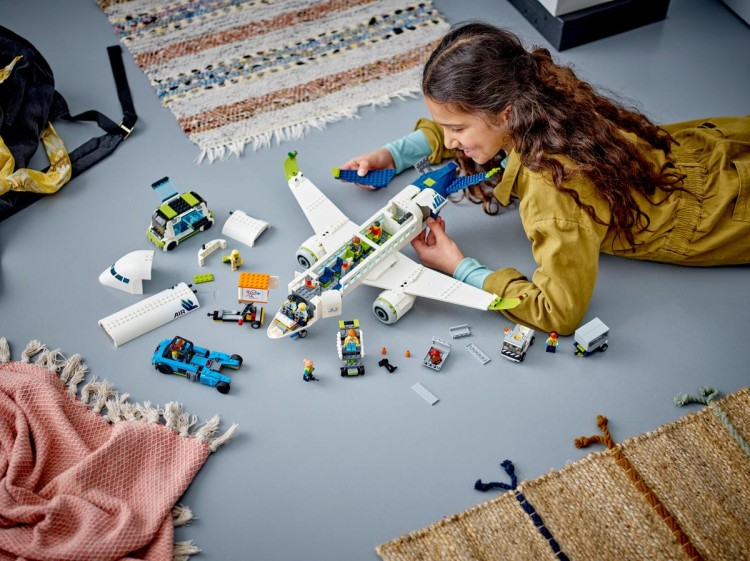 Klocki LEGO City 60367 Samolot pasażerski