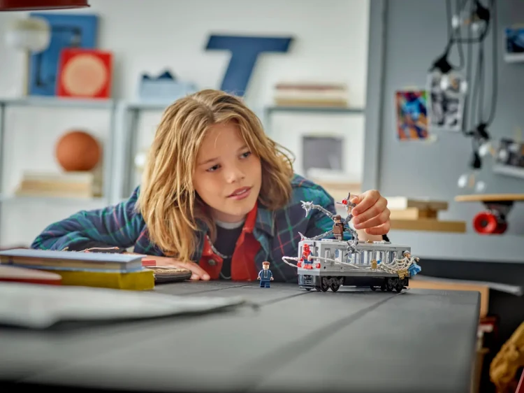 Klocki LEGO Marvel 76321  Spider-Man kontra Doc Ock — scena w metrze