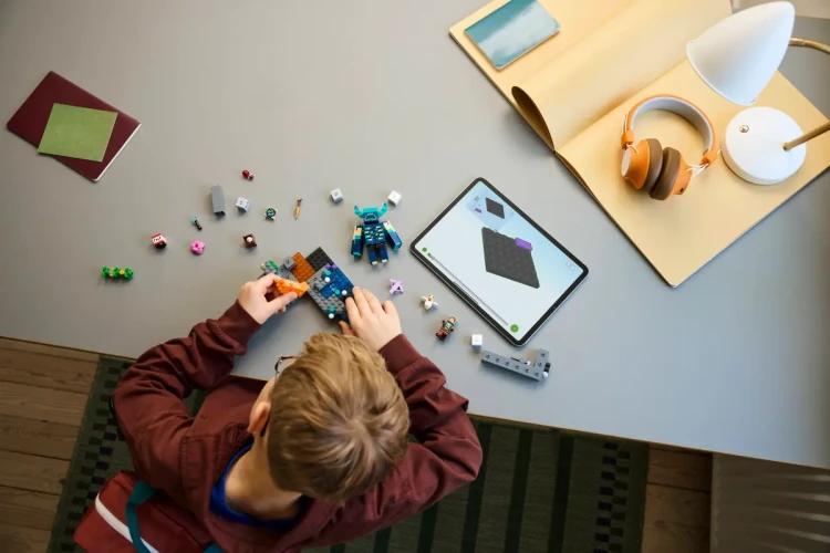 Klocki LEGO Minecraft 21274 Spotkanie ze strażnikiem