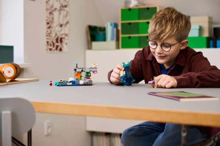 Klocki LEGO Minecraft 21274 Spotkanie ze strażnikiem