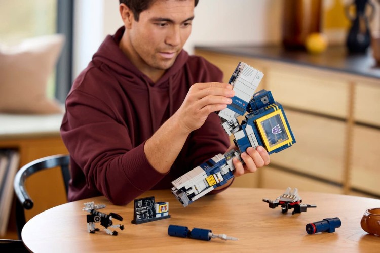 Klocki LEGO Icons 10358 Transformers: Soundwave