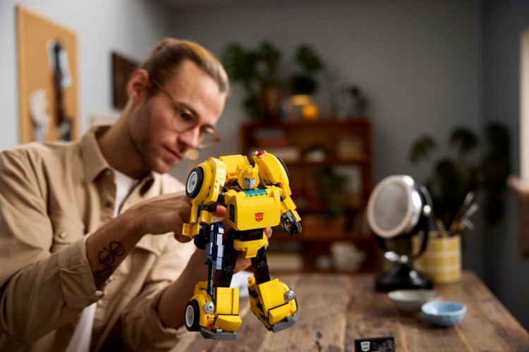 Klocki LEGO Icons 10338 Bumblebee