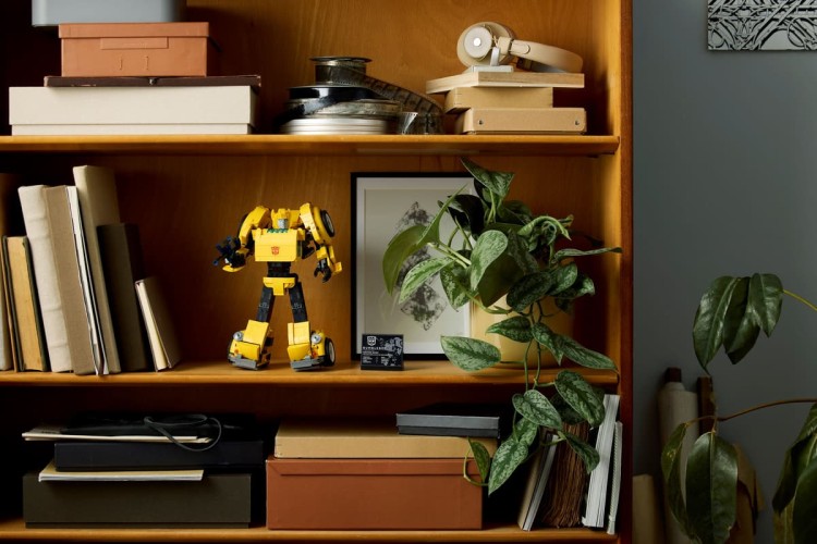 Klocki LEGO Icons 10338 Bumblebee